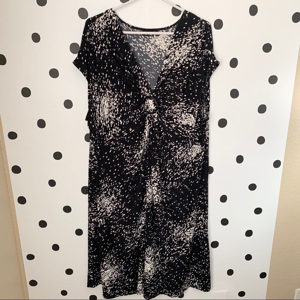 EUC APT 9 black/white dress size 2X
